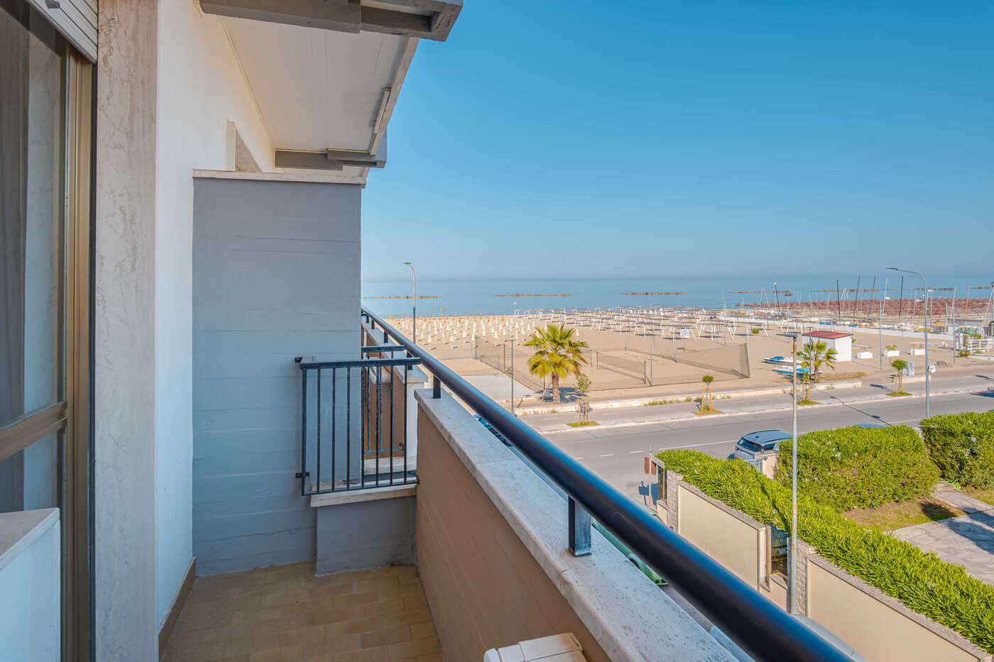 Balcone con vista mare di una camera dell'Hotel Il Moro
